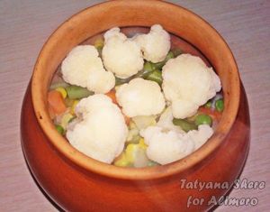 Рис с овощами в горшочке