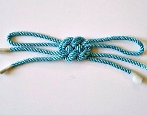 Украшения из шнуров, мастер-классы.