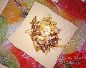 слойки с грибами и сыром