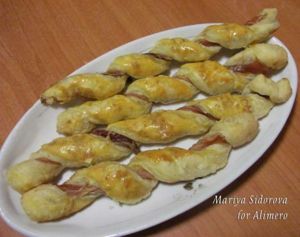 слоеные спиральки с копченым мясом рецепт