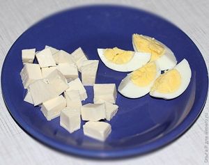Салат из свеклы с нутом, брынзой и огурцами