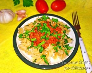 макароны с соусом