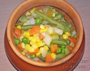 Рис с овощами в горшочке