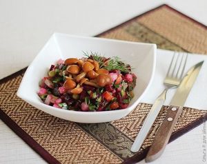 Винегрет с маринованными грибами