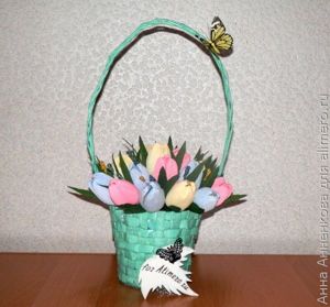 Закрытый тюльпан из гофробумаги