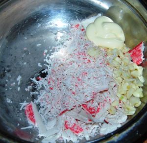 Тарталетки с сыром и крабовыми палочками