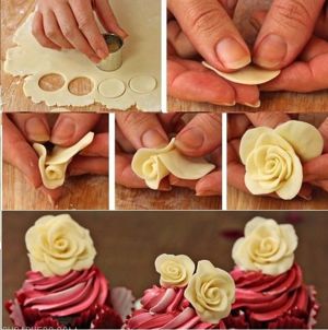 Украшения из мастики