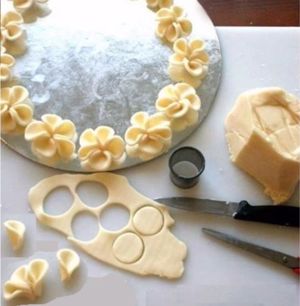 Украшения из мастики