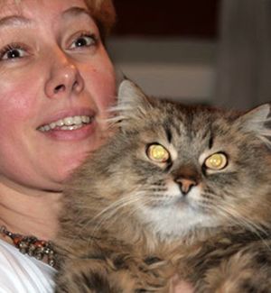 У Арины Шараповой, известной телеведущей, помимо кошки Аси абиссинской породы, есть кот Василий. Это натуральный сибиряк, с большим количеством шерсти. Его можно увидеть на фото. У Арины Шараповой, известной телеведущей, помимо кошки Аси абиссинской породы, есть кот Василий. Это натуральный сибиряк, с большим количеством шерсти. Его можно увидеть на фото.