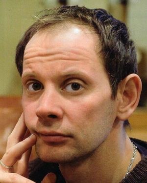 Даниил Спиваковский. Родился 28 мая 1969 года в Москве. В одном из фильмов его герой вскрыл себе вены. После этого я несколько лет не могла видеть этого актёра)) Очень уж всё было натуралистично показано. Или я, будучи подростком, так это восприняла. Но потом его игра меня всё же покорила! Особенно в драме *Сделано в СССР*. Даниил Спиваковский. Родился 28 мая 1969 года в Москве. В одном из фильмов его герой вскрыл себе вены. После этого я несколько лет не могла видеть этого актёра)) Очень уж всё было натуралистично показано. Или я, будучи подростком, так это восприняла. Но потом его игра меня всё же покорила! Особенно в драме *Сделано в СССР*.