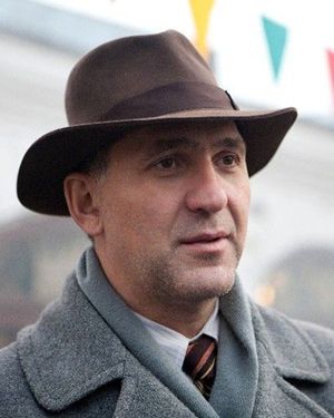 Сергей Пускепалис. Родился 15 апреля 1966 года в Курске. Его отец по национальности литовец, а мать - болгарка. Очень яркий актёр со своей харизмой. Мне нравятся его роли в фильмах *Метро*, *Как я провёл этим летом*, *Скоро весна*, *Крик совы* и других. Сергей Пускепалис. Родился 15 апреля 1966 года в Курске. Его отец по национальности литовец, а мать - болгарка. Очень яркий актёр со своей харизмой. Мне нравятся его роли в фильмах *Метро*, *Как я провёл этим летом*, *Скоро весна*, *Крик совы* и других.