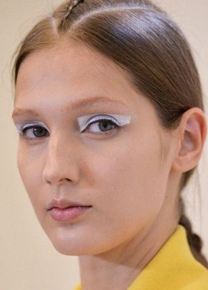 Макияж глаз с белым карандашом