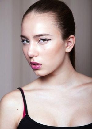 Макияж глаз с белым карандашом