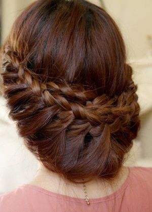 Модные прически со шпильками