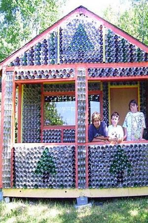 Стеклянные бутылки в интерьере