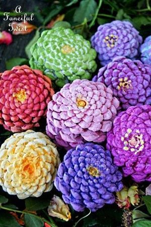 Новогодние поделки из шишек
