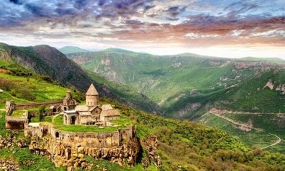 11. Монастырский комплекс Татев, Армения. Возраст этого монастыря исчисляется веками, и здесь веет покоем. Монастырь как будто вытесан из скалы и оставляет очень сильное впечатление. Из окон-бойниц открываются потрясающие виды на ближайшее ущелье, которое служило монастырю защитой. 11. Монастырский комплекс Татев, Армения. Возраст этого монастыря исчисляется веками, и здесь веет покоем. Монастырь как будто вытесан из скалы и оставляет очень сильное впечатление. Из окон-бойниц открываются потрясающие виды на ближайшее ущелье, которое служило монастырю защитой.