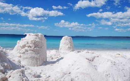 12. Пляж Hyams Beach в бухте Джарвис, Австралия. Солнечный пляж занесен в книгу рекордов Гиннесса как пляж с самым белым песком на земле. 12. Пляж Hyams Beach в бухте Джарвис, Австралия. Солнечный пляж занесен в книгу рекордов Гиннесса как пляж с самым белым песком на земле.