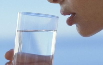 За полчаса до еды примите за правило выпивать стакан воды. За полчаса до еды примите за правило выпивать стакан воды.