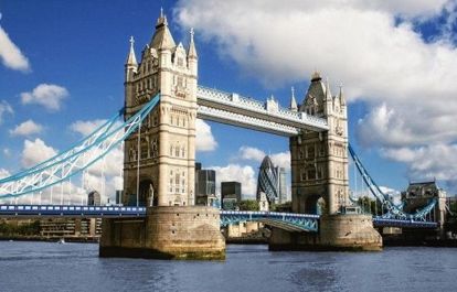 4. Лондон, Англия. На территории Лондона сохранились здания практически всех средневековых архитектурных стилей. Самым знакомым лондонским видом является, конечно же, вид на Вестминстерский дворец и Биг-Бен. 4. Лондон, Англия. На территории Лондона сохранились здания практически всех средневековых архитектурных стилей. Самым знакомым лондонским видом является, конечно же, вид на Вестминстерский дворец и Биг-Бен.