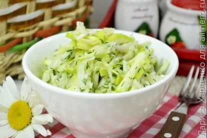 Салат из капусты и кабачка