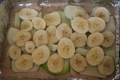 яблоки и бананы на тесте