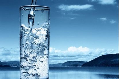Стакан воды за 20 минут до еды поможет унять сильный голод и даст организму быстрее насытиться даже небольшой порцией. Жидкость заполнит желудок, что защитит от предания. Стакан воды за 20 минут до еды поможет унять сильный голод и даст организму быстрее насытиться даже небольшой порцией. Жидкость заполнит желудок, что защитит от предания.
