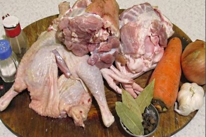 Его можно готовить из одного, любого вида мяса (индейки, петуха, свинины, говядины). Или же, одновременно из нескольких (такое себе - ассорти). Его можно готовить из одного, любого вида мяса (индейки, петуха, свинины, говядины). Или же, одновременно из нескольких (такое себе - ассорти).