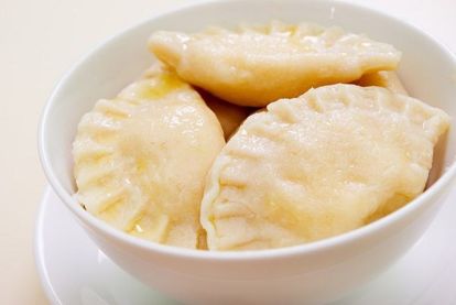 Вареники на Святой вечер готовят с картошкой, капустой, грибами. На десерт можно подать вареники с вишнями, черешнями или сливами. Вареники на Святой вечер готовят с картошкой, капустой, грибами. На десерт можно подать вареники с вишнями, черешнями или сливами.