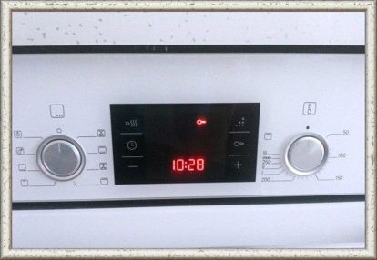 10. Духовку нужно нагреть своевременно. Если готовое тесто бисквита не выпекать сразу, о пышности можно и не мечтать. К тому времени, когда бисквитное тесто готово, духовка уже должна нагреться! Если же тесто в форме будет ждать хотя бы 5 минут, то вероятность того, что готовый бисквит будет пышным, снижается в разы. 10. Духовку нужно нагреть своевременно. Если готовое тесто бисквита не выпекать сразу, о пышности можно и не мечтать. К тому времени, когда бисквитное тесто готово, духовка уже должна нагреться! Если же тесто в форме будет ждать хотя бы 5 минут, то вероятность того, что готовый бисквит будет пышным, снижается в разы.