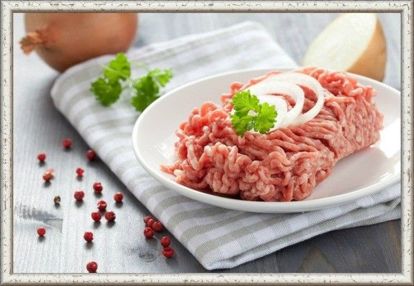 Самые вкусные котлеты, драники и прочие блюда на основе фарша получаются гораздо вкуснее, если делать фарш смешанным. К примеру, к котлетам можно добавить тертую сырую картошку, морковку, а в драники положить тертый сыр и горчицу. Самые вкусные котлеты, драники и прочие блюда на основе фарша получаются гораздо вкуснее, если делать фарш смешанным. К примеру, к котлетам можно добавить тертую сырую картошку, морковку, а в драники положить тертый сыр и горчицу.