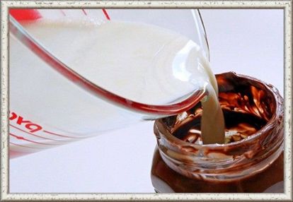 Остатки «Нутеллы» в банке залей горячим молоком. Получится насыщенный горячий шоколад. Остатки «Нутеллы» в банке залей горячим молоком. Получится насыщенный горячий шоколад.
