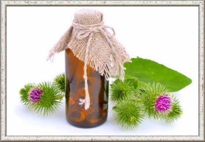 Кожа головы сухая и усыпана перхотью? Втирайте в неё репейное масло (оно продаётся в любой аптеке). Кожа головы сухая и усыпана перхотью? Втирайте в неё репейное масло (оно продаётся в любой аптеке).