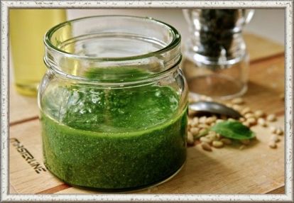 11. Приправа "Зелёная аджика". Продукты: 1 кг недозрелых яблок, 1 кг болгарского перца (зелёного), 200 г очищенного чеснока, 1 стакан сахара, 0,5 стакана 9% уксуса, 2 ст. л. соли, немножко перца чили. Приготовление: яблоки и перец измельчить на мясорубке. Чеснок пропустить через пресс. Сложить всё в эмалированную кастрюлю, добавить уксус, соль и сахар. Перемешать хорошо, оставить на ночь (для окончательного растворения сахара и соли). Разложить по стерильным баночкам. Хранить в холодильнике. 11. Приправа "Зелёная аджика". Продукты: 1 кг недозрелых яблок, 1 кг болгарского перца (зелёного), 200 г очищенного чеснока, 1 стакан сахара, 0,5 стакана 9% уксуса, 2 ст. л. соли, немножко перца чили. Приготовление: яблоки и перец измельчить на мясорубке. Чеснок пропустить через пресс. Сложить всё в эмалированную кастрюлю, добавить уксус, соль и сахар. Перемешать хорошо, оставить на ночь (для окончательного растворения сахара и соли). Разложить по стерильным баночкам. Хранить в холодильнике.