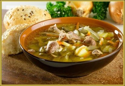 19. Супчик с куриными сердечками. Продукты: 200 г куриных сердечек, 1 картофелина, 3 ст. л. риса, 3 ст. л. замороженного горошка, лук, морковь, чеснок, зелень. Приготовление: сердечки промыть и разрезать пополам, довести 1,5 литра воды до кипения и варить в ней сердечки в течение 30 минут. Пока сердечки варятся, натереть морковь и картофель на крупной терке, лук мелко нарезать и измельчить чеснок. Добавить морковь и лук к сердечкам и продолжать варить на медленном огне 5 минут. Затем добавить рис и картофель, варить 10 минут. И последними ингредиентами супчика станет зеленый горошек, чеснок, зелень и соль. Варим суп еще 10 минут. 19. Супчик с куриными сердечками. Продукты: 200 г куриных сердечек, 1 картофелина, 3 ст. л. риса, 3 ст. л. замороженного горошка, лук, морковь, чеснок, зелень. Приготовление: сердечки промыть и разрезать пополам, довести 1,5 литра воды до кипения и варить в ней сердечки в течение 30 минут. Пока сердечки варятся, натереть морковь и картофель на крупной терке, лук мелко нарезать и измельчить чеснок. Добавить морковь и лук к сердечкам и продолжать варить на медленном огне 5 минут. Затем добавить рис и картофель, варить 10 минут. И последними ингредиентами супчика станет зеленый горошек, чеснок, зелень и соль. Варим суп еще 10 минут.