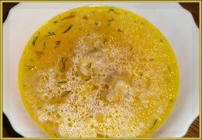 6. Супчик «Жёлтенький». Продукты: 1 литр воды, 50-100 г куриного филе, 1/5 головки лука, 1 сырой яичный желток, 1 ст. ложка пшена, 1 картофель. Приготовление: воду вскипятить, положить мясо, сварить до готовности 15-20 минут. Вынуть мясо из бульона. В кипящий бульон положить пшено, варить на слабом огне 10 минут. Мясо нарезать мелко, можно измельчить в блендере. Картофель почистить, нарезать кубиками. Лук мелко нашинковать. Затем к крупе добавить картофель и лук. Проварить 10 минут, добавить куриное мясо. Довести до кипения. Яичный желток слегка взбить с 1 чайной ложкой холодной воды. Тонкой струйкой влить в суп, и варить на слабом огне постоянно помешивая 3 минуты. 6. Супчик «Жёлтенький». Продукты: 1 литр воды, 50-100 г куриного филе, 1/5 головки лука, 1 сырой яичный желток, 1 ст. ложка пшена, 1 картофель. Приготовление: воду вскипятить, положить мясо, сварить до готовности 15-20 минут. Вынуть мясо из бульона. В кипящий бульон положить пшено, варить на слабом огне 10 минут. Мясо нарезать мелко, можно измельчить в блендере. Картофель почистить, нарезать кубиками. Лук мелко нашинковать. Затем к крупе добавить картофель и лук. Проварить 10 минут, добавить куриное мясо. Довести до кипения. Яичный желток слегка взбить с 1 чайной ложкой холодной воды. Тонкой струйкой влить в суп, и варить на слабом огне постоянно помешивая 3 минуты.