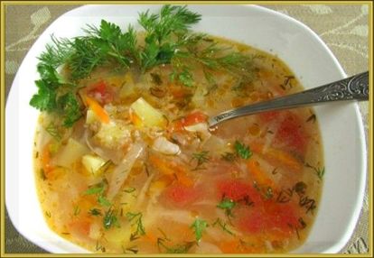17. Суп «Геркулес». Продукты: 50-100 г куриного филе, 1 стол ложка овсяных хлопьев, ½ картофеля, ½ моркови, ½ лука, мелко нарезанная зелень, соль. Приготовление: Мясо отварить до готовности. Лук мелко нашинковать. Картофель и морковь порезать кубиками. Бульон процедить, посолить, добавить овощи и варить на среднем огне 10 минут. Всыпать овсяные хлопья и варить ещё 10 минут. В конце варки добавить зелень и нарезанное варёное мясо. 17. Суп «Геркулес». Продукты: 50-100 г куриного филе, 1 стол ложка овсяных хлопьев, ½ картофеля, ½ моркови, ½ лука, мелко нарезанная зелень, соль. Приготовление: Мясо отварить до готовности. Лук мелко нашинковать. Картофель и морковь порезать кубиками. Бульон процедить, посолить, добавить овощи и варить на среднем огне 10 минут. Всыпать овсяные хлопья и варить ещё 10 минут. В конце варки добавить зелень и нарезанное варёное мясо.