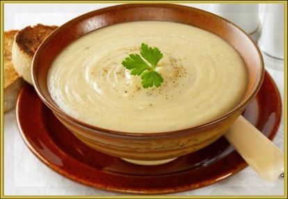 20. Суп-пюре из цветной капусты с сыром. Продукты: 2 картофелины, 300 г цветной капусты, ½ репчатого лука, ½ средней моркови, 100 мл козьего молока, козий сыр, зелень и соль по вкусу. Приготовление: в кипящую воду засыпать мелко нарезанный лук, натертую морковь, мелко нарезанный картофель. Варить до полу готовности картофеля. Затем добавить, разобранную на соцветия, цветную капусту, посолить, добавить зелень и варить минут 10. Затем часть бульона слить в кружку и добавить в кастрюлю молоко, дать покипеть 5 -7 минут. К бульону в кружке добавить часть бульона из кастрюли. Теперь можно взбить полученный суп, блендером. Если суп-пюре получается густым, добавляем готовый бульон из кружки, до получения нужной густоты супа-пюре. Подавать суп, посыпав тертым козьим сыром. 20. Суп-пюре из цветной капусты с сыром. Продукты: 2 картофелины, 300 г цветной капусты, ½ репчатого лука, ½ средней моркови, 100 мл козьего молока, козий сыр, зелень и соль по вкусу. Приготовление: в кипящую воду засыпать мелко нарезанный лук, натертую морковь, мелко нарезанный картофель. Варить до полу готовности картофеля. Затем добавить, разобранную на соцветия, цветную капусту, посолить, добавить зелень и варить минут 10. Затем часть бульона слить в кружку и добавить в кастрюлю молоко, дать покипеть 5 -7 минут. К бульону в кружке добавить часть бульона из кастрюли. Теперь можно взбить полученный суп, блендером. Если суп-пюре получается густым, добавляем готовый бульон из кружки, до получения нужной густоты супа-пюре. Подавать суп, посыпав тертым козьим сыром.