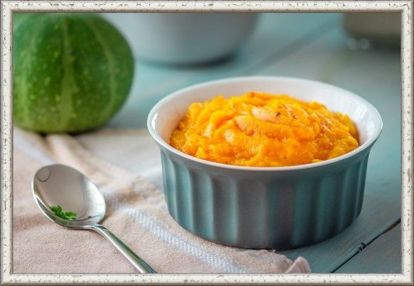 2. Тыквенное пюре (от 6 месяцев). Продукты: тыква 1 шт. Приготовление: отрезать от тыквы необходимое количество, очистить от кожуры и семян. Сваренную на пару тыкву смолоть блендером. Если пюре получается слишком густым, то добавить воды или молока. Нарезать небольшими кусочками и сложить в пароварку на 20 мин до размягчения тыквы. 2. Тыквенное пюре (от 6 месяцев). Продукты: тыква 1 шт. Приготовление: отрезать от тыквы необходимое количество, очистить от кожуры и семян. Сваренную на пару тыкву смолоть блендером. Если пюре получается слишком густым, то добавить воды или молока. Нарезать небольшими кусочками и сложить в пароварку на 20 мин до размягчения тыквы.