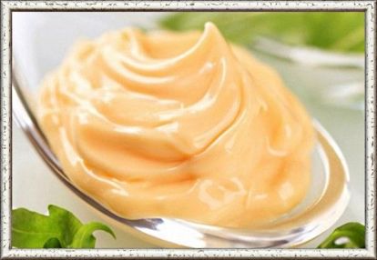 13. Традиционный соус с хреном. Продукты: 0.5 стакана измельченного корня хрена, 0.5 стакана бульона или горячей воды, 1 натёртое яблоко, 1 ст. л. уксуса, 0.5 ч. л. сахарной пудры, 2-3 ложки кефира или кислого молока. Приготовление: Смешать все составляющие соуса, если нужно – подсолить. Оставить на 20 минут для насыщения вкуса. 13. Традиционный соус с хреном. Продукты: 0.5 стакана измельченного корня хрена, 0.5 стакана бульона или горячей воды, 1 натёртое яблоко, 1 ст. л. уксуса, 0.5 ч. л. сахарной пудры, 2-3 ложки кефира или кислого молока. Приготовление: Смешать все составляющие соуса, если нужно – подсолить. Оставить на 20 минут для насыщения вкуса.