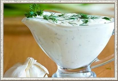 6. Соус "Эсэсэрушка". Продукты: 1 плавленый сырок, 2 дольки чеснока, 2-3 ст. ложки сметаны, немного свежей зелени. Приготовление: сырок натереть на мелкой терке, чеснок пропустить через пресс, добавить сметану и зелень. 6. Соус "Эсэсэрушка". Продукты: 1 плавленый сырок, 2 дольки чеснока, 2-3 ст. ложки сметаны, немного свежей зелени. Приготовление: сырок натереть на мелкой терке, чеснок пропустить через пресс, добавить сметану и зелень.