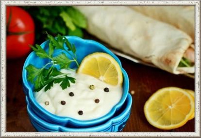 15. Фасолевый соус. Продукты: 1 банка фасоли белой в собственном соку, 300 г масла растительного, 1 ч. ложка горчицы, 0,5 ч. ложки сахара, 0,5 ч. ложки соли, 2 ст. ложки лимонного сока. Приготовление: с фасоли слить жидкость, сделать пюре. Добавить растительное масло. Блендером все взбить до однородной массы. Добавить горчицу, соль, сахар, сок лимона. Ещё немного взбить. 15. Фасолевый соус. Продукты: 1 банка фасоли белой в собственном соку, 300 г масла растительного, 1 ч. ложка горчицы, 0,5 ч. ложки сахара, 0,5 ч. ложки соли, 2 ст. ложки лимонного сока. Приготовление: с фасоли слить жидкость, сделать пюре. Добавить растительное масло. Блендером все взбить до однородной массы. Добавить горчицу, соль, сахар, сок лимона. Ещё немного взбить.