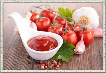 5. Простой томатный соус. Продукты: 400 г томатной пасты, 6 ст. ложек белого винного уксуса, 6 ст. ложек мелко нарезанного лука, 2 ст. ложек меда, 2 ст. ложек горчицы, 2 дольки измельченного чеснока, соль и перец по вкусу. Приготовление: в сковороду налить немного растительного масла и обжарить лук, в самом конце добавить толченый чеснок. Обжаривать в течение 3 минут, после чего добавить все остальные ингредиенты. Приправить солью и перцем по вкусу. Тушить на медленном огне около 15 минут. 5. Простой томатный соус. Продукты: 400 г томатной пасты, 6 ст. ложек белого винного уксуса, 6 ст. ложек мелко нарезанного лука, 2 ст. ложек меда, 2 ст. ложек горчицы, 2 дольки измельченного чеснока, соль и перец по вкусу. Приготовление: в сковороду налить немного растительного масла и обжарить лук, в самом конце добавить толченый чеснок. Обжаривать в течение 3 минут, после чего добавить все остальные ингредиенты. Приправить солью и перцем по вкусу. Тушить на медленном огне около 15 минут.