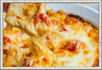 15. Запеченный красный перец с сыром. Смешайте красный перец, нарезанный кубиками, 4 столовые ложки сливочного сыра, шарик сыра моцарелла, стакан тертого твердого сыра, соль и черный перец в форме для выпечки и выпекайте при температуре 180 градусов до золотисто-коричневого цвета около 20-30 минут. Подавать блюдо нужно в горячем виде вместе с гренками. 15. Запеченный красный перец с сыром. Смешайте красный перец, нарезанный кубиками, 4 столовые ложки сливочного сыра, шарик сыра моцарелла, стакан тертого твердого сыра, соль и черный перец в форме для выпечки и выпекайте при температуре 180 градусов до золотисто-коричневого цвета около 20-30 минут. Подавать блюдо нужно в горячем виде вместе с гренками.