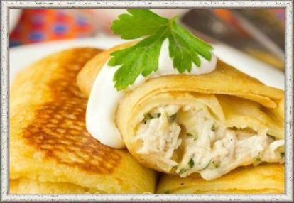 16. Кабачковая. Ингредиенты: 400 г цукини, 1 средняя луковица, 100 г твёрдого сыра, соль и перец по вкусу, растительное масло для жарки. Приготовление: кабачки почистить и натереть на крупной тёрке. Лук почистить и мелко нарезать. Сыр натереть на средней тёрке. Обжарить лук на растительном масле до прозрачности. Добавить к луку кабачки, посолить, поперчить и жарить на умеренном огне. Затем добавить сыр и обжаривать овощи, пока сыр не растает. Получившуюся начинку завернуть в блины 16. Кабачковая. Ингредиенты: 400 г цукини, 1 средняя луковица, 100 г твёрдого сыра, соль и перец по вкусу, растительное масло для жарки. Приготовление: кабачки почистить и натереть на крупной тёрке. Лук почистить и мелко нарезать. Сыр натереть на средней тёрке. Обжарить лук на растительном масле до прозрачности. Добавить к луку кабачки, посолить, поперчить и жарить на умеренном огне. Затем добавить сыр и обжаривать овощи, пока сыр не растает. Получившуюся начинку завернуть в блины