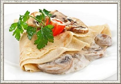 13. Грибная с сырным соусом. Ингредиенты: 500 г шампиньонов, 250 г твёрдого сыра, 1 средняя луковица, 2 столовые ложки муки, 2 столовые ложки сметаны, 1,5 стакана молока, соль и перец по вкусу, растительное масло для жарки. Приготовление: шампиньоны и лук мелко нарезать и обжарить на растительном масле. Добавить муку и перемешать. Затем влить молоко, ввести сметану, посолить и поперчить. Тщательно перемешать и довести до кипения. Намазать получившейся начинкой блины, свернуть их рулетами и уложить в форму для запекания. Посыпать тёртым сыром и отправить в духовку на 15 минут при температуре 200 °С. 13. Грибная с сырным соусом. Ингредиенты: 500 г шампиньонов, 250 г твёрдого сыра, 1 средняя луковица, 2 столовые ложки муки, 2 столовые ложки сметаны, 1,5 стакана молока, соль и перец по вкусу, растительное масло для жарки. Приготовление: шампиньоны и лук мелко нарезать и обжарить на растительном масле. Добавить муку и перемешать. Затем влить молоко, ввести сметану, посолить и поперчить. Тщательно перемешать и довести до кипения. Намазать получившейся начинкой блины, свернуть их рулетами и уложить в форму для запекания. Посыпать тёртым сыром и отправить в духовку на 15 минут при температуре 200 °С.