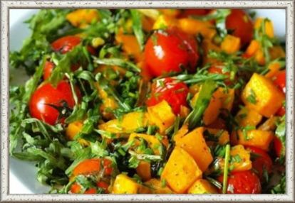 5. Теплый салат из тыквы с помидорами черри. Продукты: мякоть тыквы 600 г, черри 300 г, зеленый лук 1 пучок, руккола 1 пучок, шнитт-лук 3 столовые ложки. Для заправки: оливковое масло 4 ст. л., красный винный уксус 2 ст. л., хлопья сушеного перца чили 1/2 ч. л., кинза, соль, перец по вкусу. Приготовление: запечь кусочки тыквы, сбрызнутой оливковым маслом и приправленной специями в течение 15 минут. Выложить к тыкве крупно нарезанный зеленый лук и помидоры черри и запекать еще 15-20 минут. Переложить овощи в глубокую миску и добавить хлопья чили, уксус и оставшееся оливковое масло. Добавить рукколу и кинзу, аккуратно перемешать. 5. Теплый салат из тыквы с помидорами черри. Продукты: мякоть тыквы 600 г, черри 300 г, зеленый лук 1 пучок, руккола 1 пучок, шнитт-лук 3 столовые ложки. Для заправки: оливковое масло 4 ст. л., красный винный уксус 2 ст. л., хлопья сушеного перца чили 1/2 ч. л., кинза, соль, перец по вкусу. Приготовление: запечь кусочки тыквы, сбрызнутой оливковым маслом и приправленной специями в течение 15 минут. Выложить к тыкве крупно нарезанный зеленый лук и помидоры черри и запекать еще 15-20 минут. Переложить овощи в глубокую миску и добавить хлопья чили, уксус и оставшееся оливковое масло. Добавить рукколу и кинзу, аккуратно перемешать.