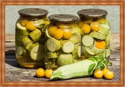 15. Заготовка на зиму из желтой алычи и кабачков. Кабачки очистить от кожицы и семян (если они крупные), нарезать на небольшие кубики. В подготовленные литровые банки добавить на пол объема вымытую желтую алычу, затем доверху наполнить кубиками кабачка. Залить кипятком. Выдержать 5 минут. Слить воду, добавить на каждый литр жидкости 200 грамм сахара. Нагреть, чтобы сахар растворился, и разлить по банкам. Поставить заготовку стерилизовать на 10 минут, закатать. 15. Заготовка на зиму из желтой алычи и кабачков. Кабачки очистить от кожицы и семян (если они крупные), нарезать на небольшие кубики. В подготовленные литровые банки добавить на пол объема вымытую желтую алычу, затем доверху наполнить кубиками кабачка. Залить кипятком. Выдержать 5 минут. Слить воду, добавить на каждый литр жидкости 200 грамм сахара. Нагреть, чтобы сахар растворился, и разлить по банкам. Поставить заготовку стерилизовать на 10 минут, закатать.