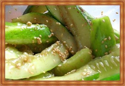 2. Огурцы с горчицей. Продукты: 4 кг огурцов, 1 ст. сахара, 1 ст. уксуса, 1 ст. подсолнечного масла, 3 ст. л. соли, 1 ст. л. горчичного порошка, 1 ст. измельченного чеснока, 2 ч. л. молотого перца. Приготовление: Огурцы нарезать кружочками или небольшими брусочками. Все ингредиенты перемешать с огурцами и оставить на 2-3 часа, что бы огурцы пустили сок. Затем разложить по баночкам и долить соком. Стерилизовать 20 минут. 2. Огурцы с горчицей. Продукты: 4 кг огурцов, 1 ст. сахара, 1 ст. уксуса, 1 ст. подсолнечного масла, 3 ст. л. соли, 1 ст. л. горчичного порошка, 1 ст. измельченного чеснока, 2 ч. л. молотого перца. Приготовление: Огурцы нарезать кружочками или небольшими брусочками. Все ингредиенты перемешать с огурцами и оставить на 2-3 часа, что бы огурцы пустили сок. Затем разложить по баночкам и долить соком. Стерилизовать 20 минут.