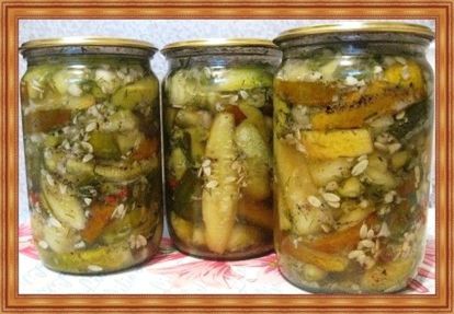 7. Огурцы, квашенные с горчицей. Продукты: 2 кг огурцов, 2 ст. ложки сухой горчицы, 2 ст. ложки сахара, 20 г зелени эстрагона, 20 г зелени базилика, 50 г соли, 100 г яблочного уксуса. Приготовление: огурцы вымыть, очистить от кожуры, освободить от семян, разрезать вдоль пластинами толщиной в 1 см. Уложить в тару слоями, пересыпая солью, сухой горчицей, сахаром, измельченной зеленью эстрагона и базилика. Установить сверху гнет, выдержать сутки при комнатной температуре, разложить по баночкам, стерилизовать 5-7 минут. Закатать. 7. Огурцы, квашенные с горчицей. Продукты: 2 кг огурцов, 2 ст. ложки сухой горчицы, 2 ст. ложки сахара, 20 г зелени эстрагона, 20 г зелени базилика, 50 г соли, 100 г яблочного уксуса. Приготовление: огурцы вымыть, очистить от кожуры, освободить от семян, разрезать вдоль пластинами толщиной в 1 см. Уложить в тару слоями, пересыпая солью, сухой горчицей, сахаром, измельченной зеленью эстрагона и базилика. Установить сверху гнет, выдержать сутки при комнатной температуре, разложить по баночкам, стерилизовать 5-7 минут. Закатать.